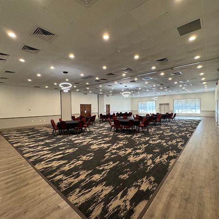 Clarion Inn & Suites Dothan South Екстер'єр фото