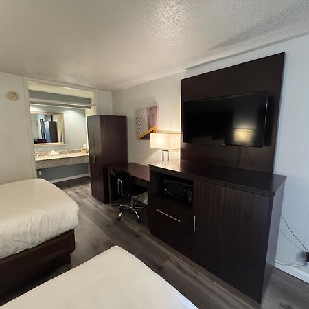 Clarion Inn & Suites Dothan South Екстер'єр фото