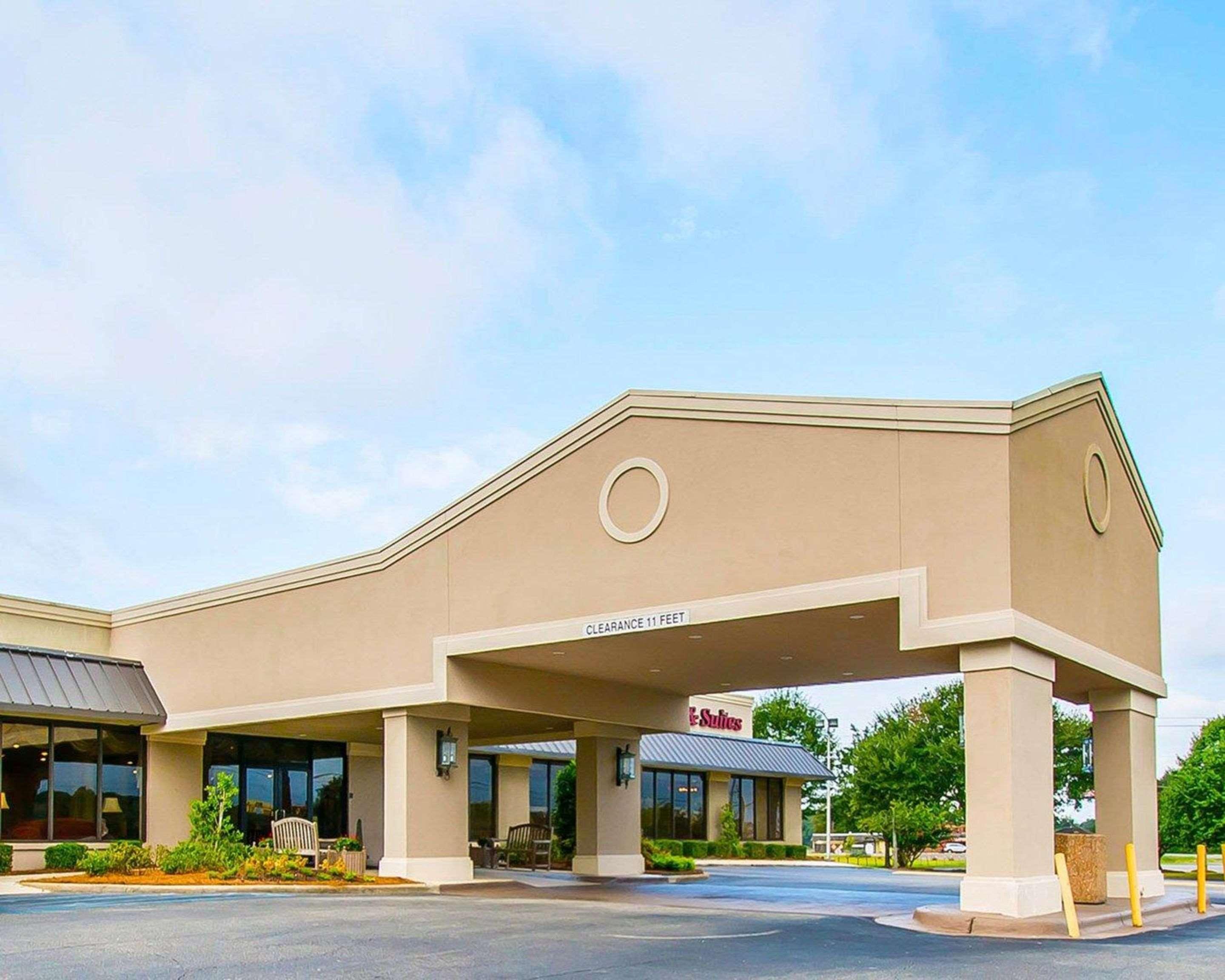 Clarion Inn & Suites Dothan South Екстер'єр фото