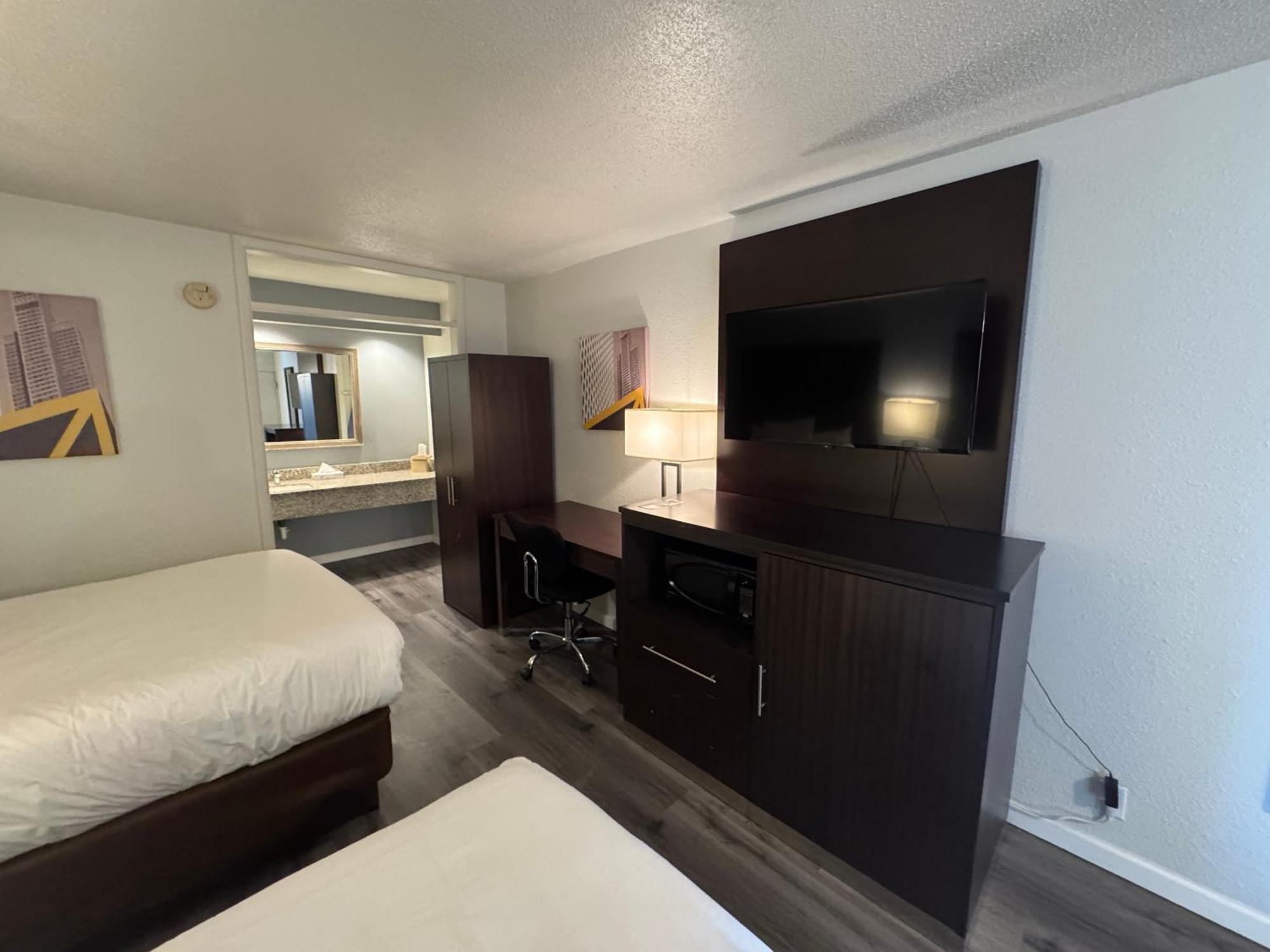 Clarion Inn & Suites Dothan South Екстер'єр фото
