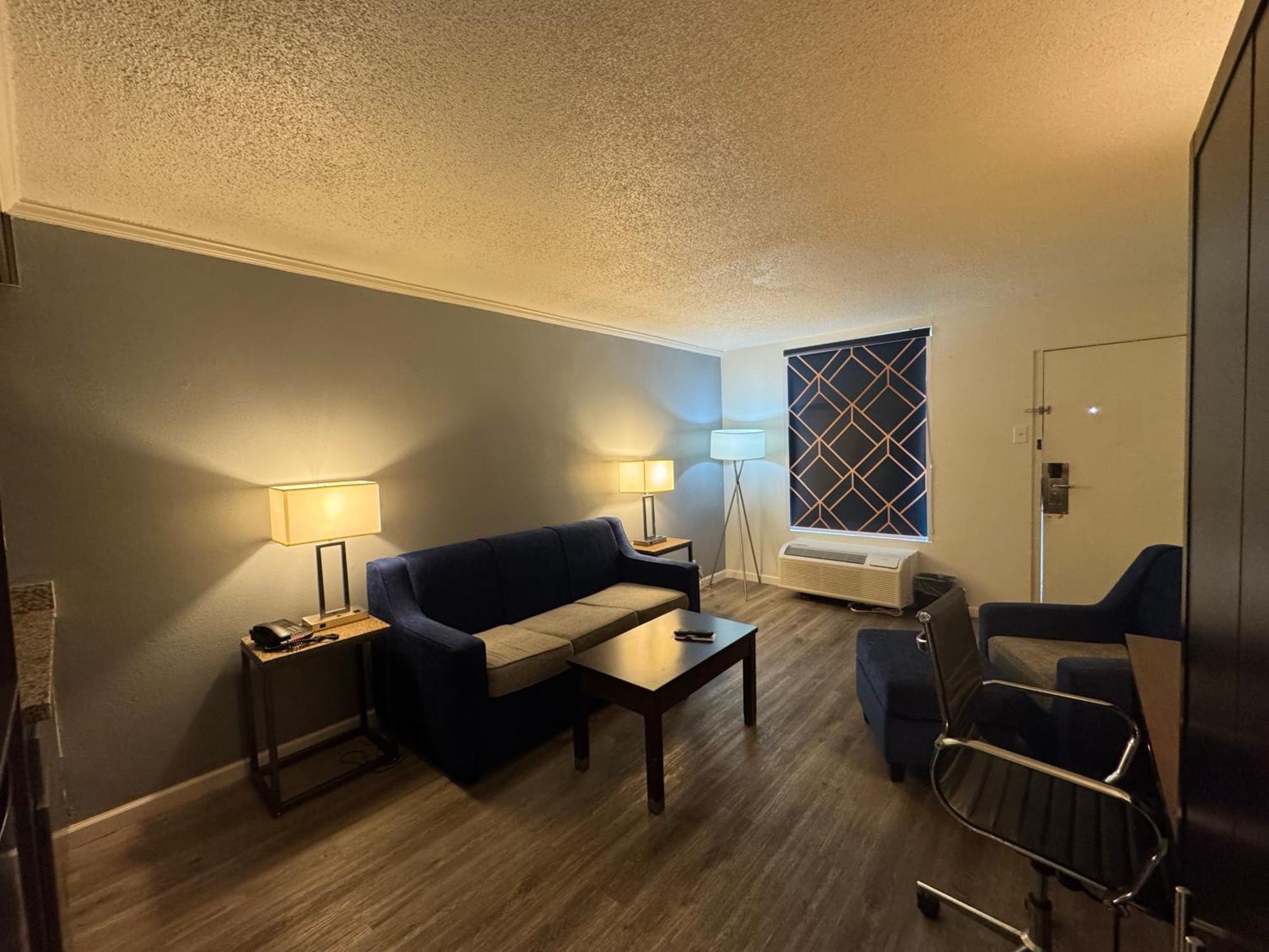 Clarion Inn & Suites Dothan South Екстер'єр фото