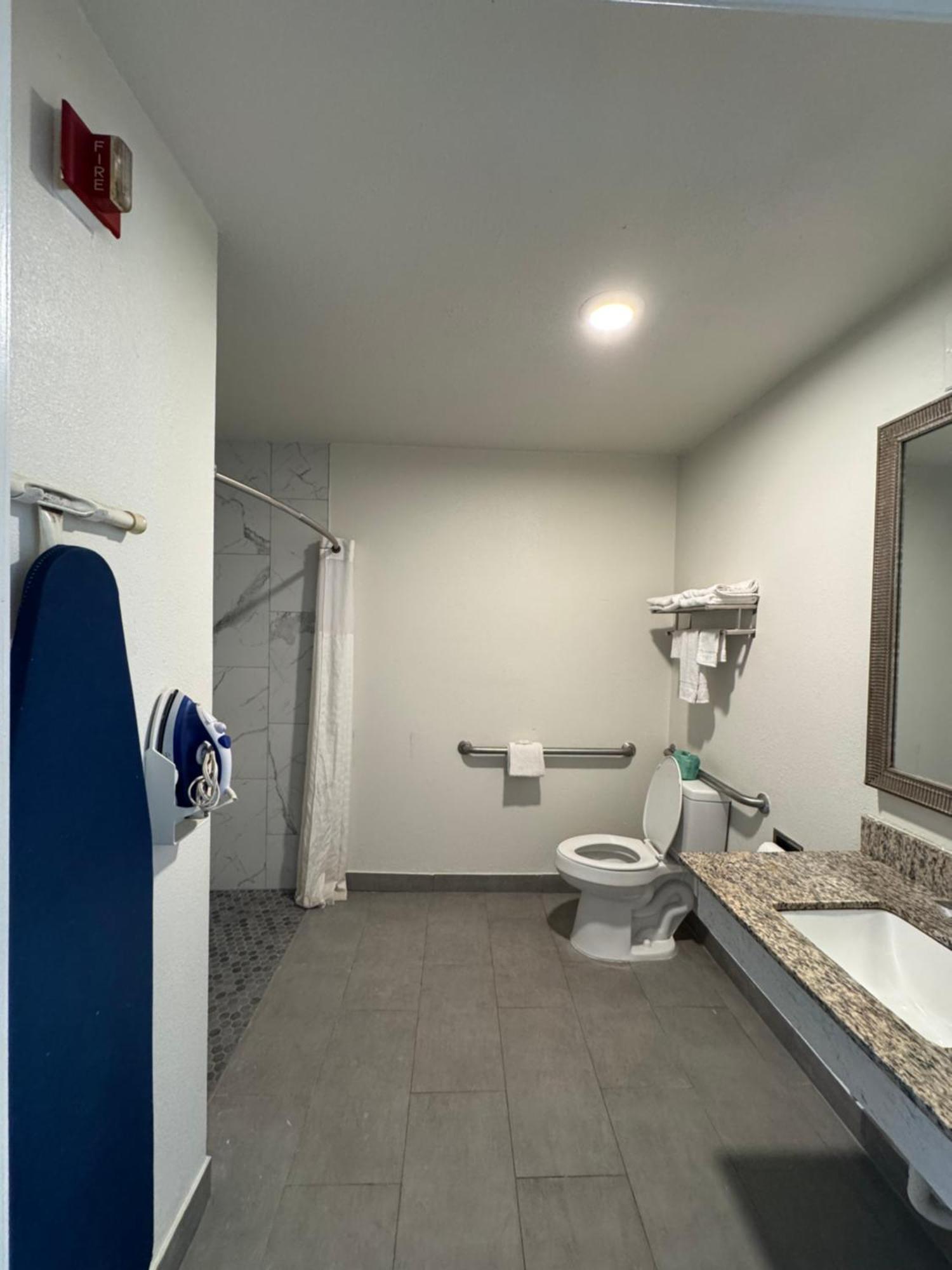 Clarion Inn & Suites Dothan South Екстер'єр фото
