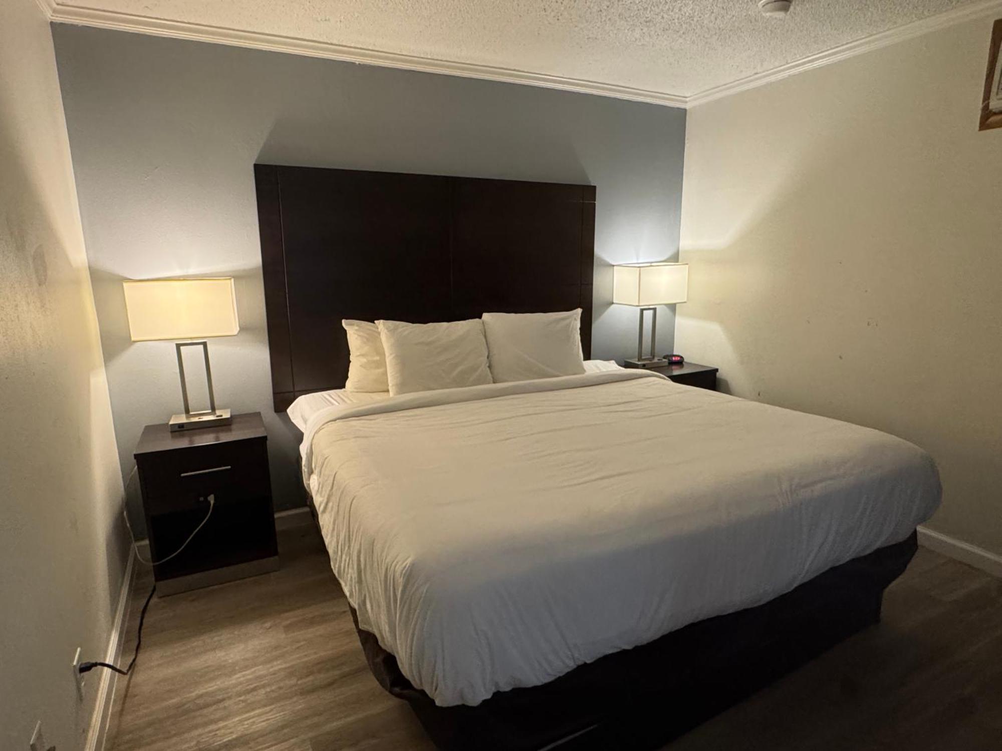 Clarion Inn & Suites Dothan South Екстер'єр фото