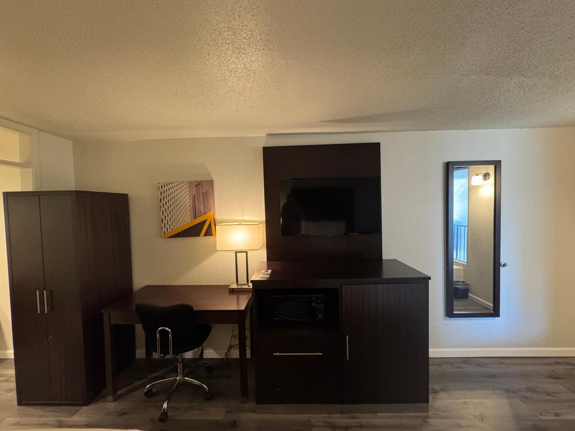 Clarion Inn & Suites Dothan South Екстер'єр фото