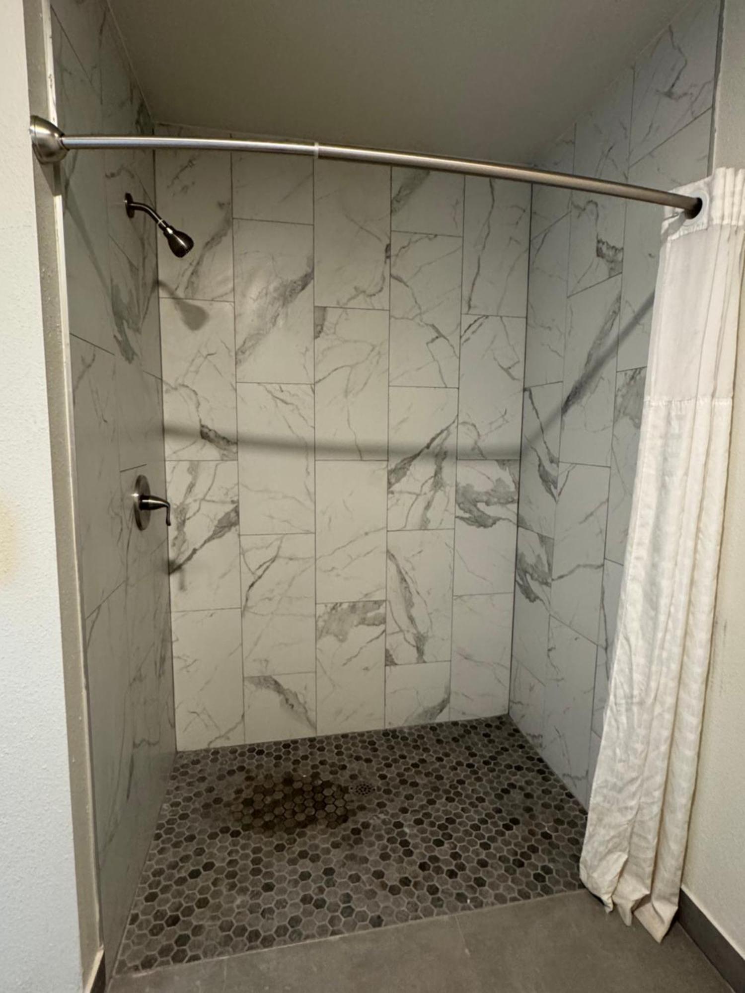 Clarion Inn & Suites Dothan South Екстер'єр фото