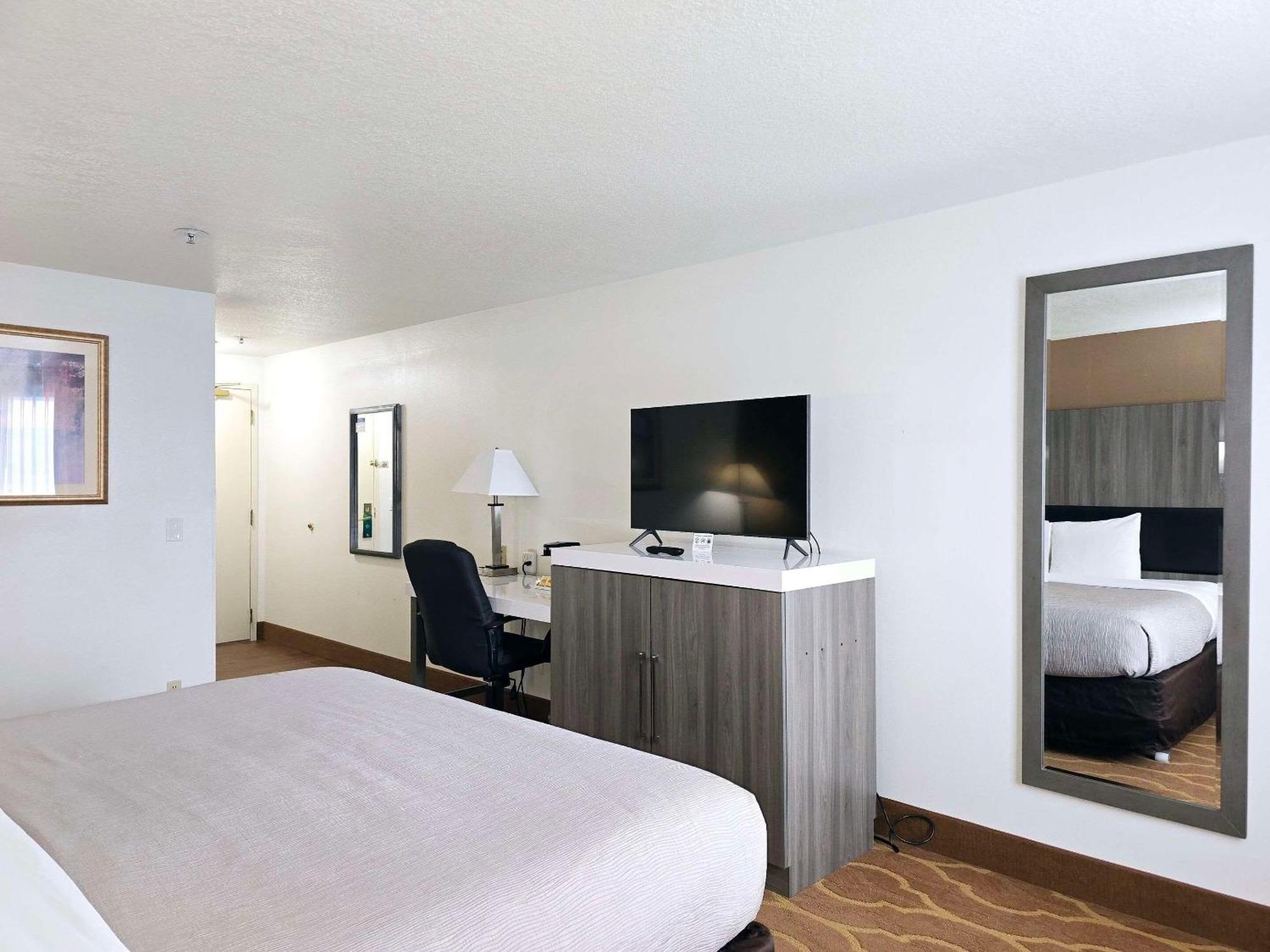 Clarion Inn & Suites Dothan South Екстер'єр фото