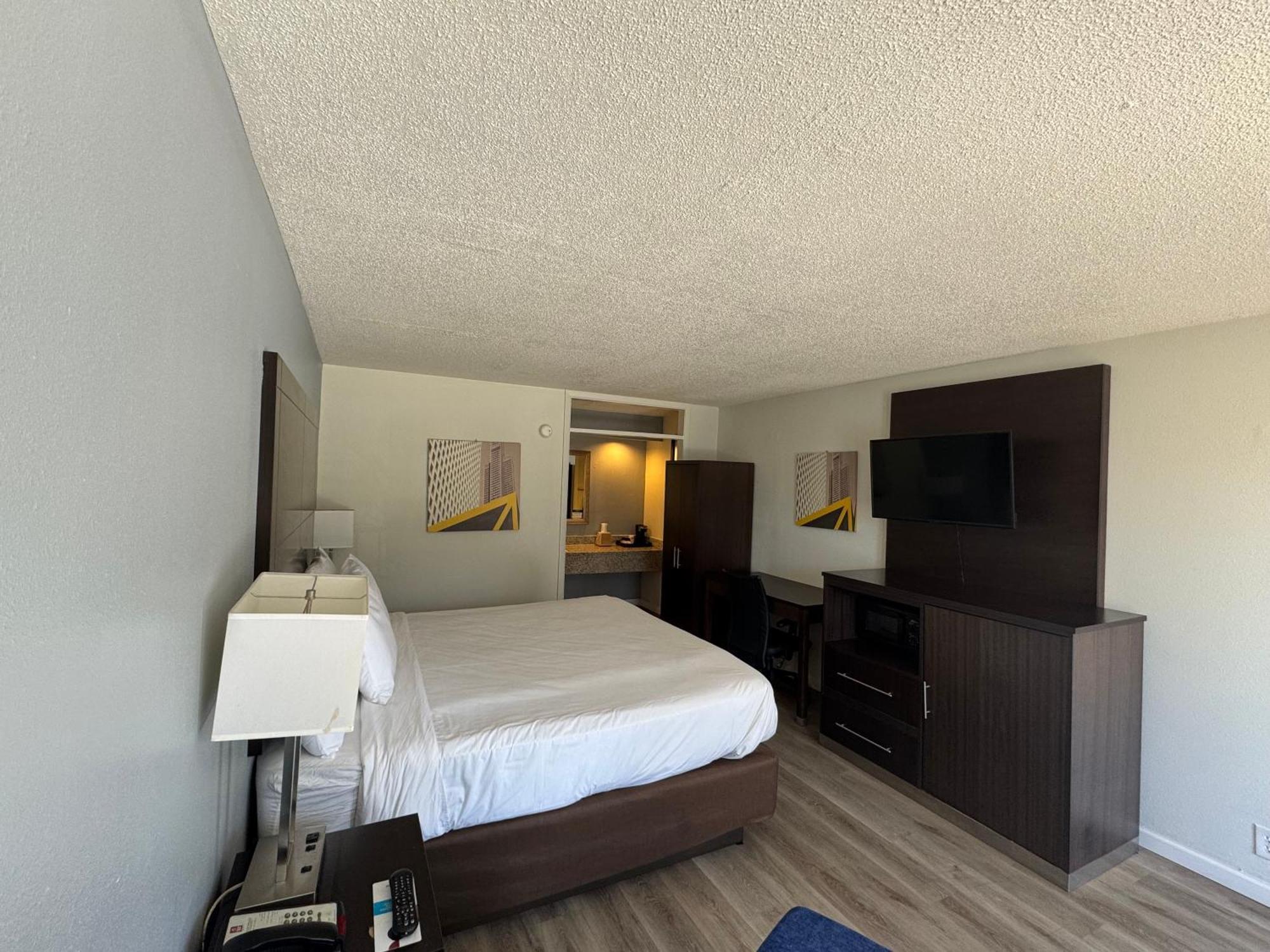 Clarion Inn & Suites Dothan South Екстер'єр фото
