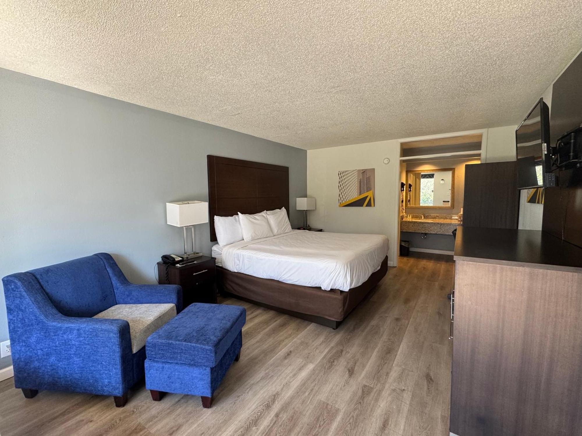 Clarion Inn & Suites Dothan South Екстер'єр фото