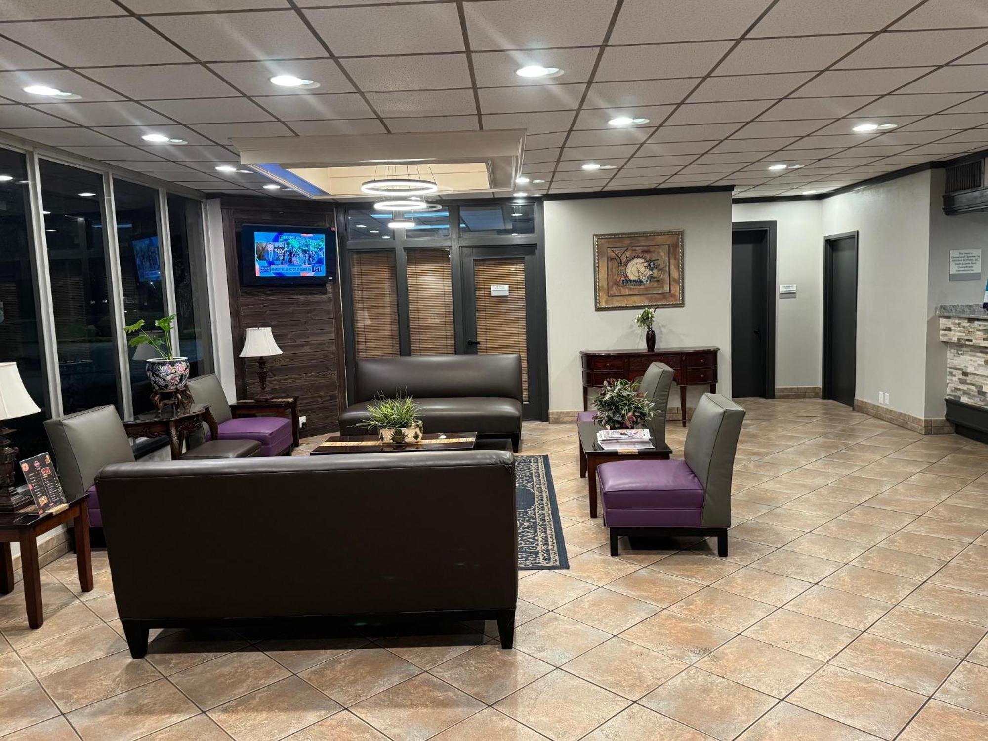 Clarion Inn & Suites Dothan South Екстер'єр фото