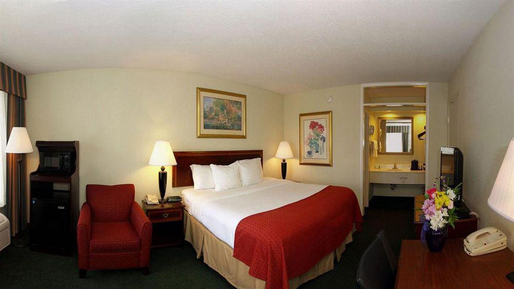 Clarion Inn & Suites Dothan South Екстер'єр фото